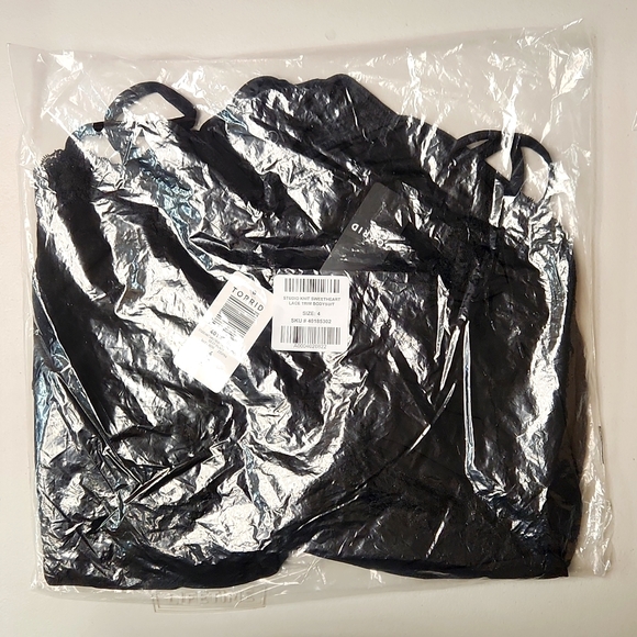 ❤️NWT VINTAGE TORRID BODYSUIT BLACK LACE - V-NECK - SLEEK FLATTERING - PLUS SIZE - Picture 5 of 9